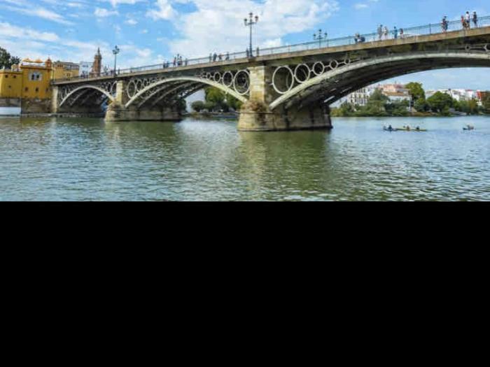 Junto A La Calle Betis: El Corazon De Triana Sevilla Dış mekan fotoğraf